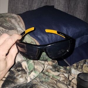 Timberland Mens Rectangle Shiny Black Plastic Sunglass, Smoke Lens